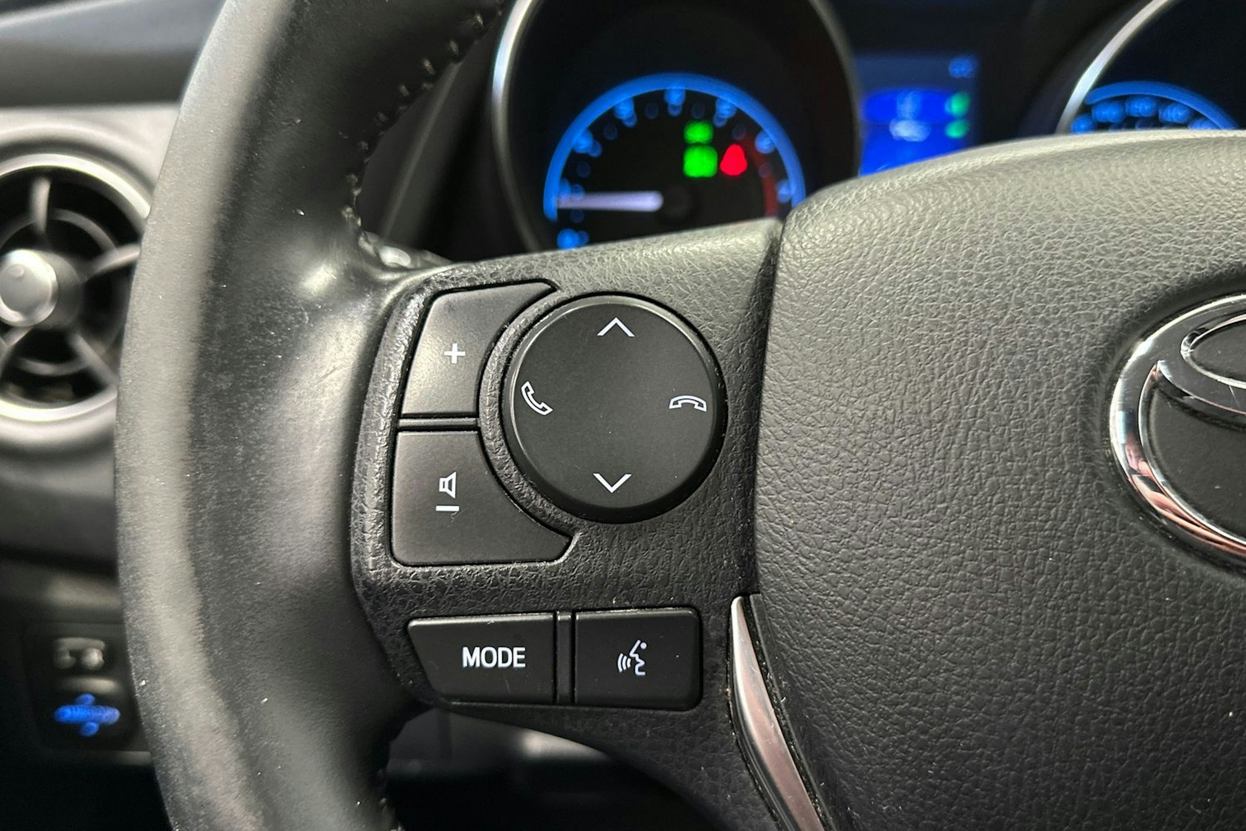 valkoinen Toyota Auris 2018 kuva 20.