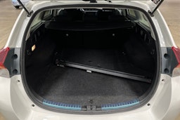 valkoinen Toyota Auris 2018 kuva 24.