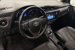musta Toyota Auris 2018 kuva 6.