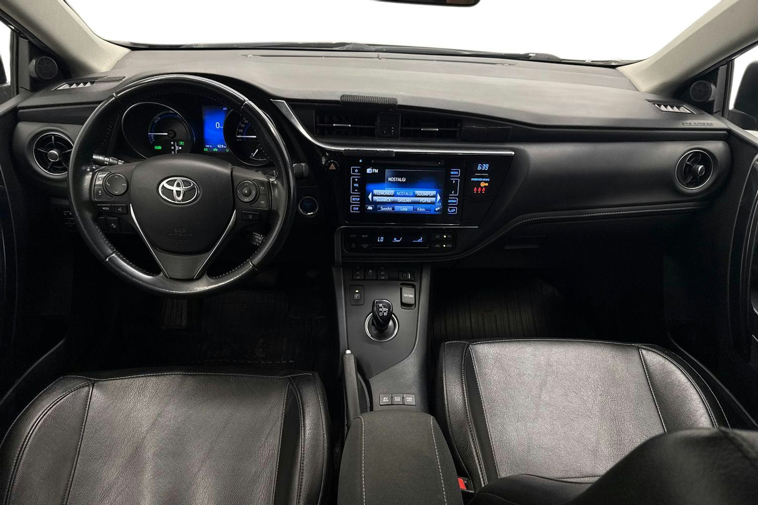 musta Toyota Auris 2018 kuva 7.