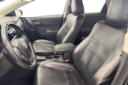 musta Toyota Auris 2018 kuva 9.