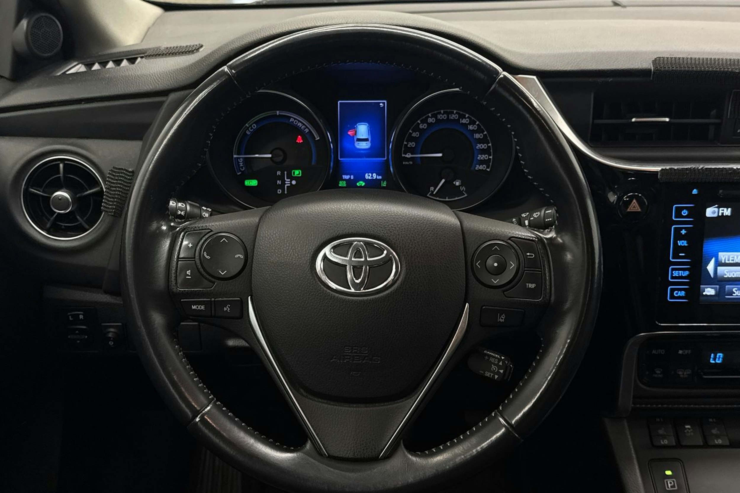musta Toyota Auris 2018 kuva 11.