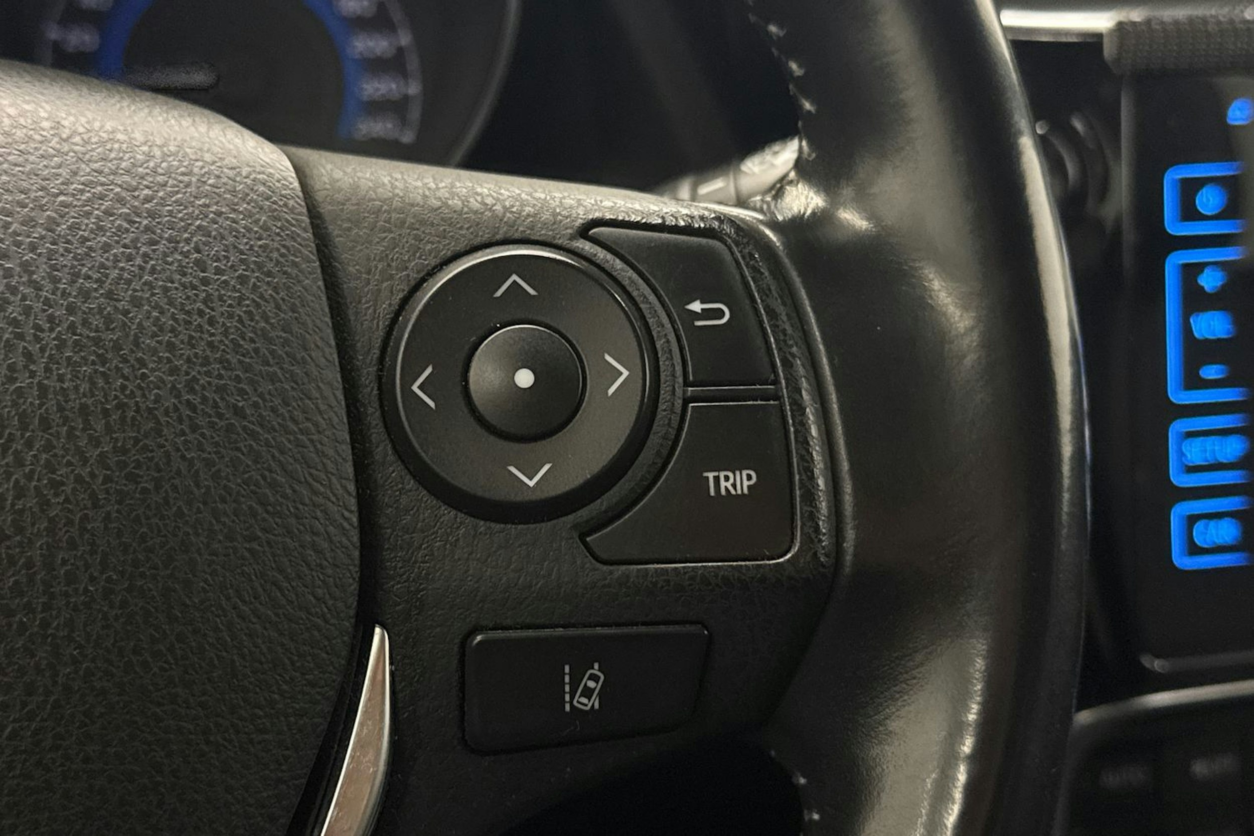 musta Toyota Auris 2018 kuva 12.