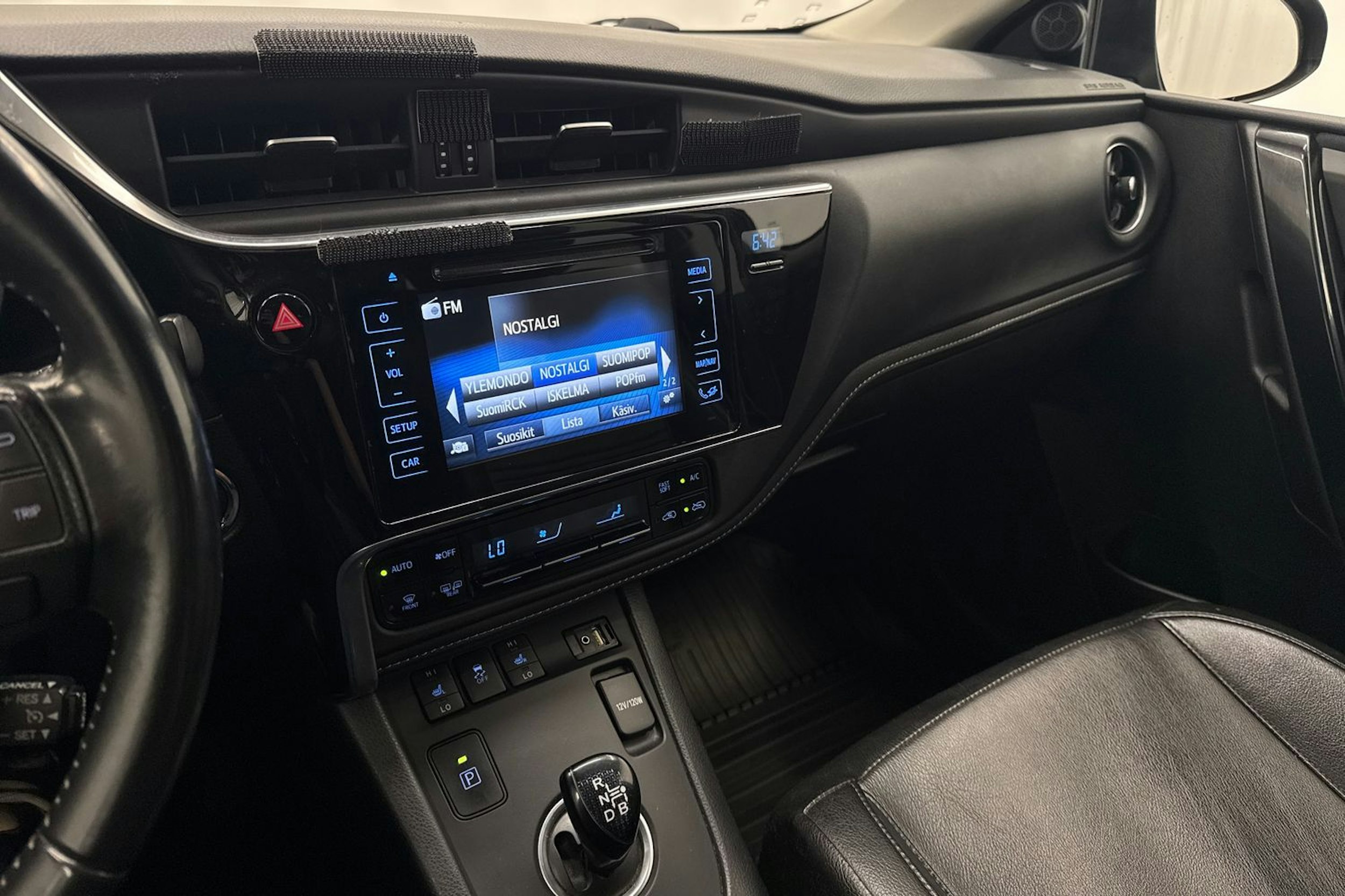 musta Toyota Auris 2018 kuva 17.