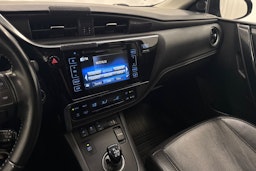 musta Toyota Auris 2018 kuva 17.