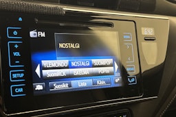 musta Toyota Auris 2018 kuva 18.
