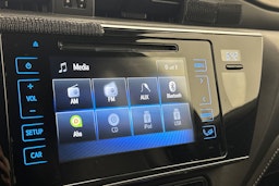 musta Toyota Auris 2018 kuva 19.