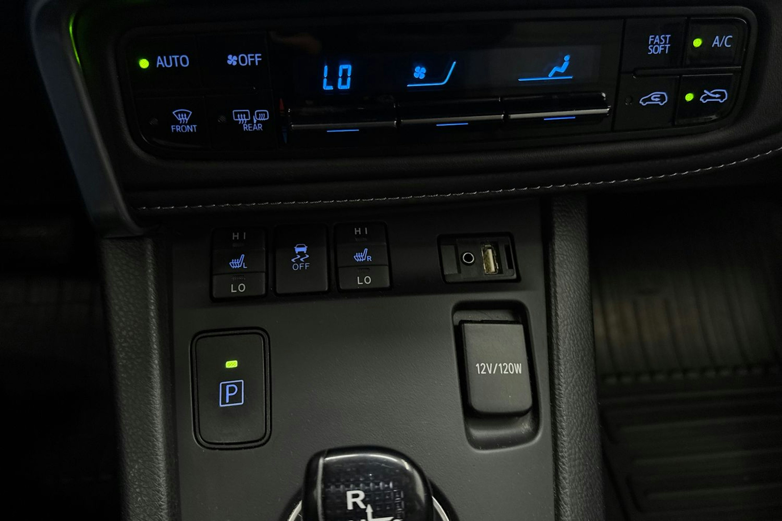musta Toyota Auris 2018 kuva 23.