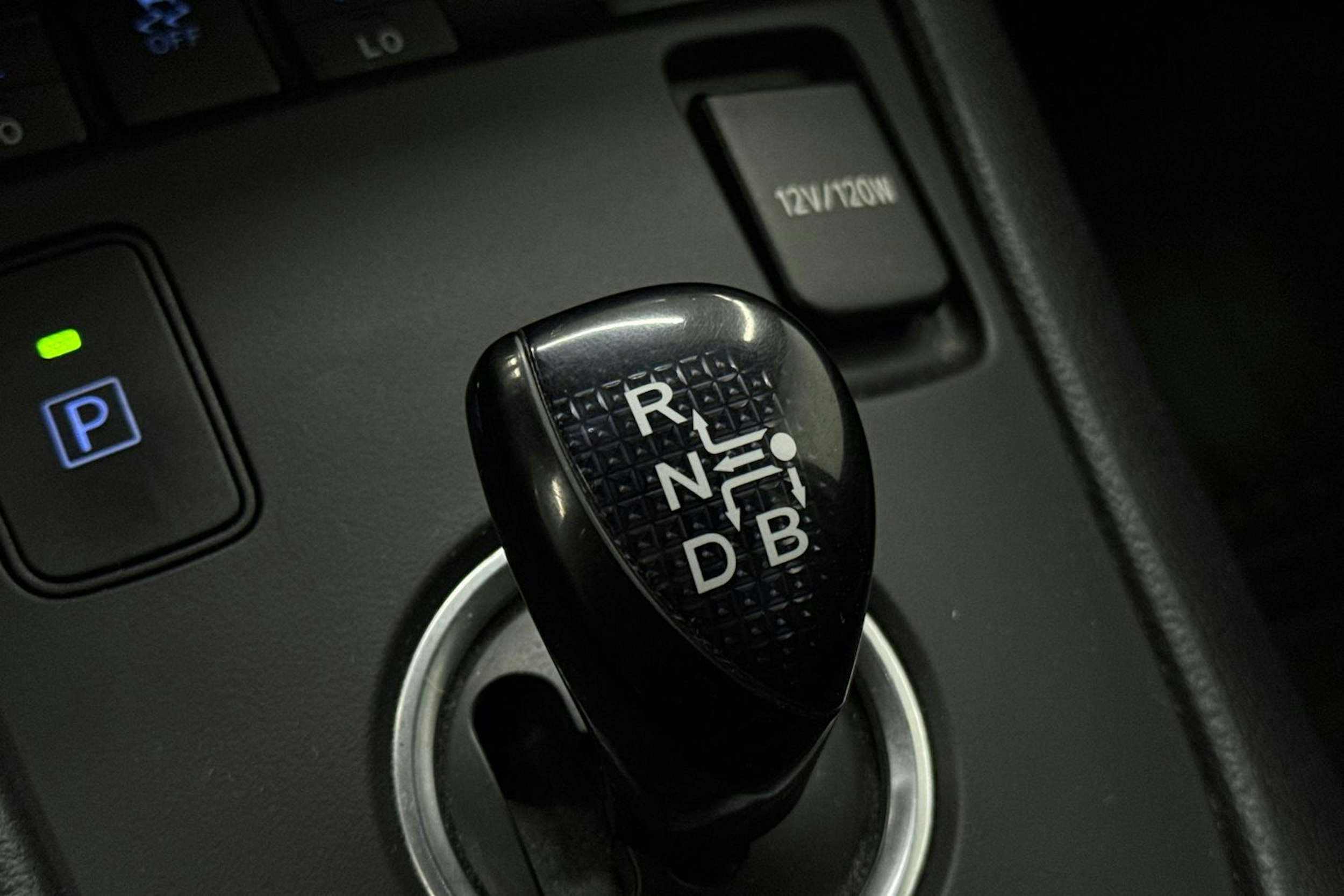 musta Toyota Auris 2018 kuva 24.