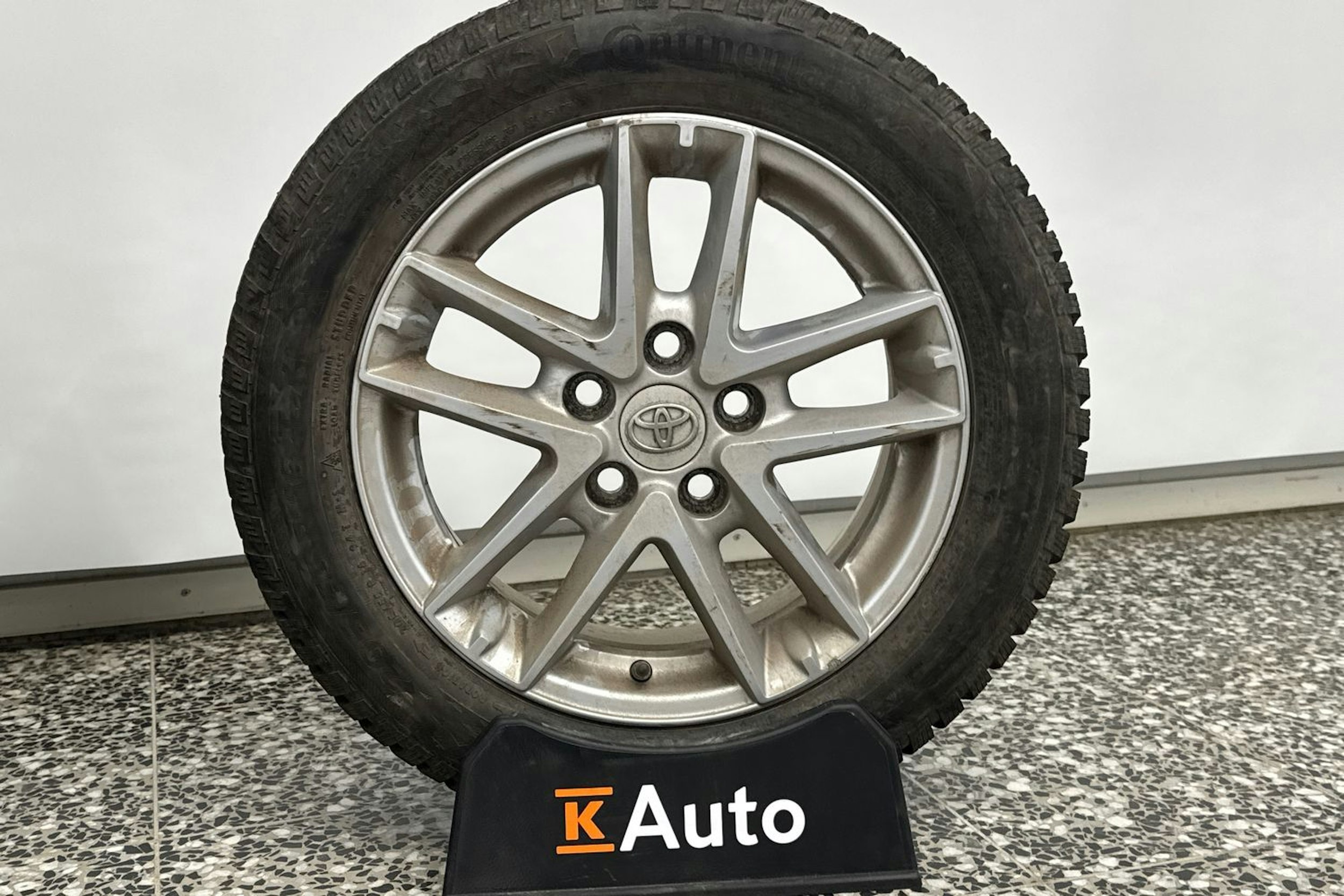 musta Toyota Auris 2018 kuva 30.