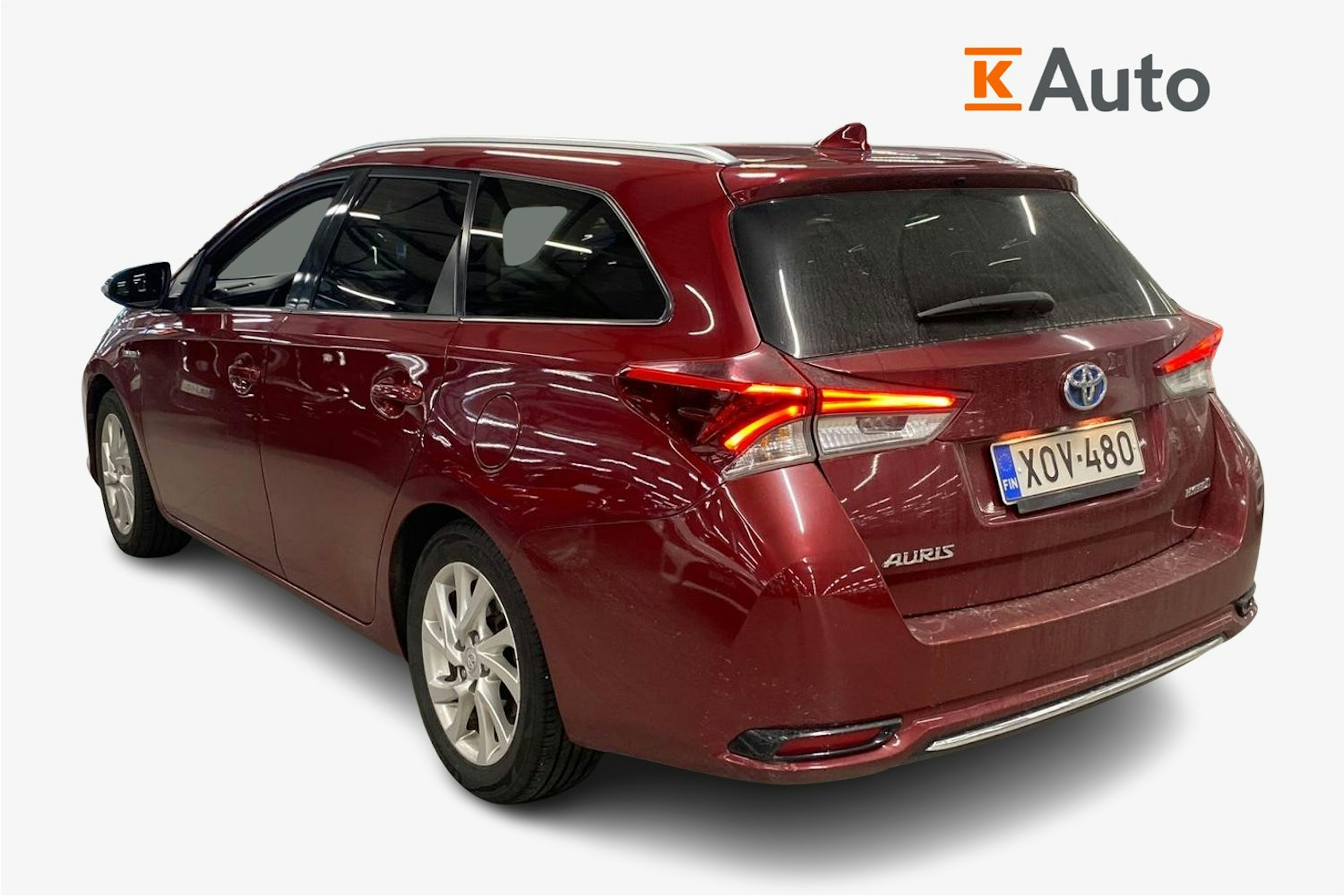 punainen Toyota Auris 2018 kuva 2.