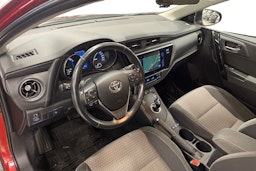 punainen Toyota Auris 2018 kuva 3.