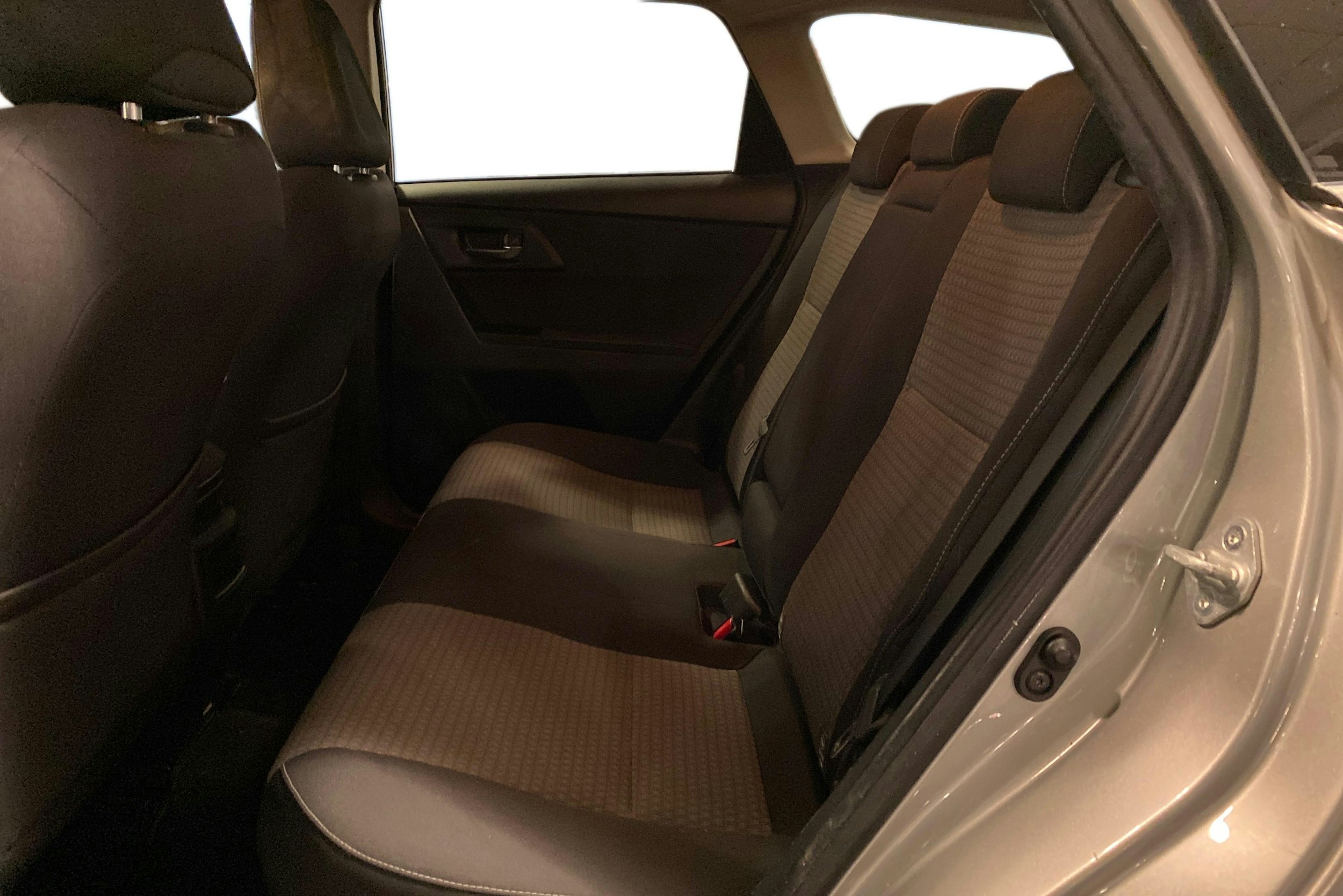 Harmaa Toyota Auris 2018 kuva 10.