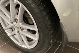 Harmaa Toyota Auris 2018 kuva 13.