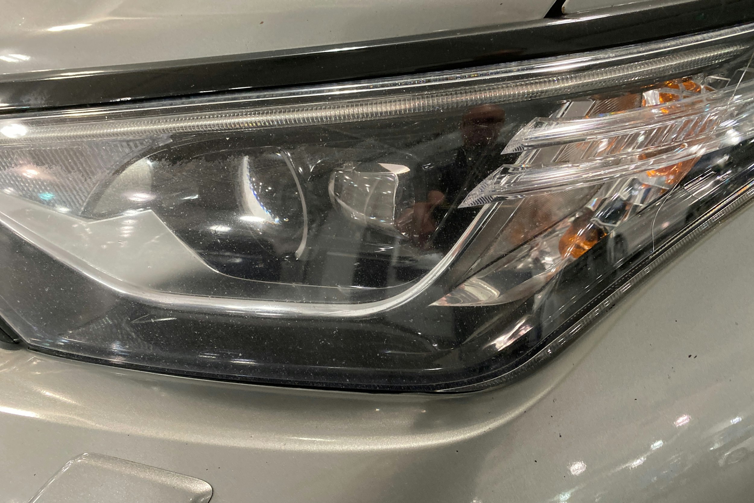 Harmaa Toyota Auris 2018 kuva 16.