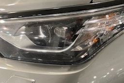 Harmaa Toyota Auris 2018 kuva 16.