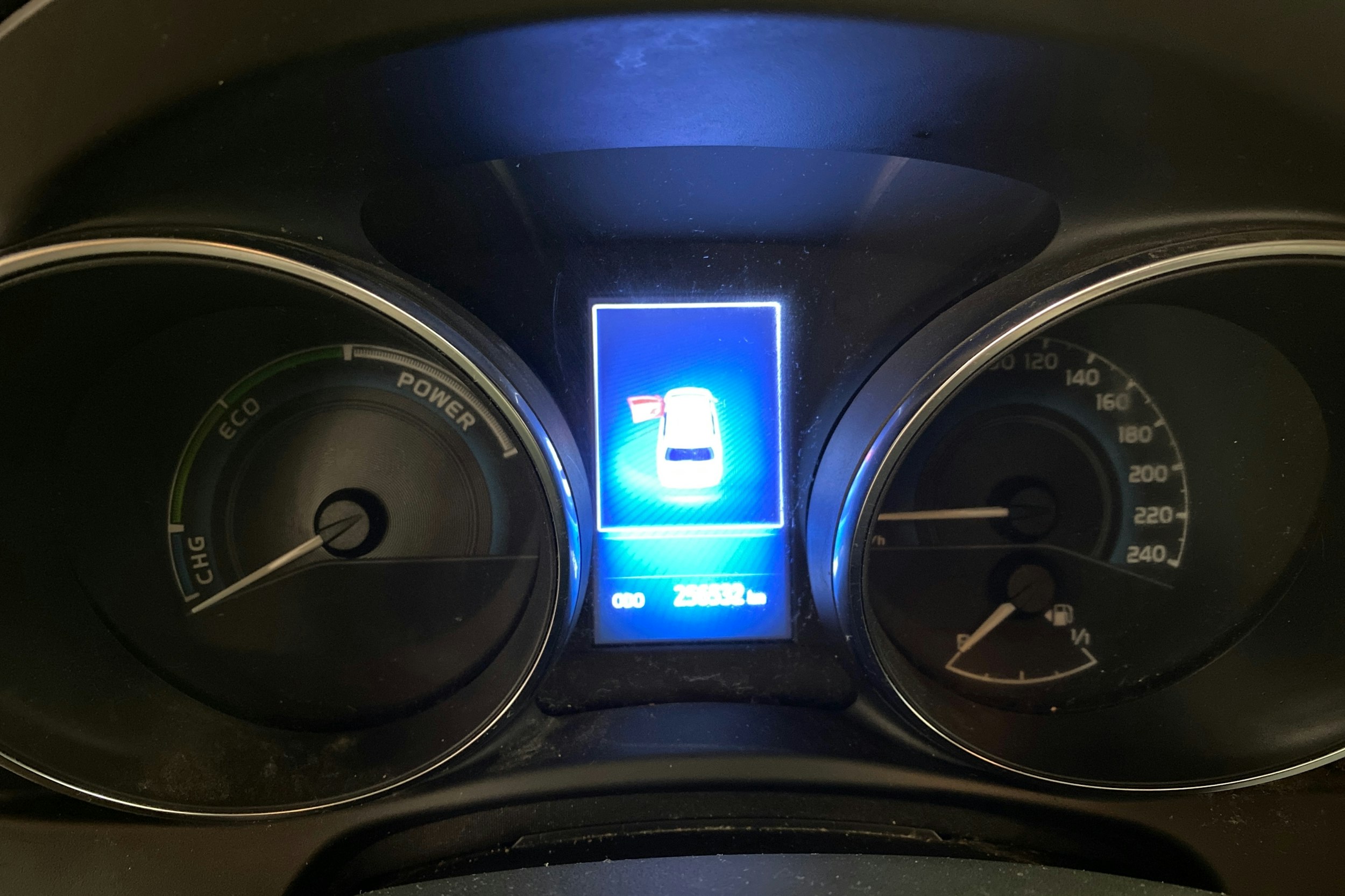 Harmaa Toyota Auris 2018 kuva 18.