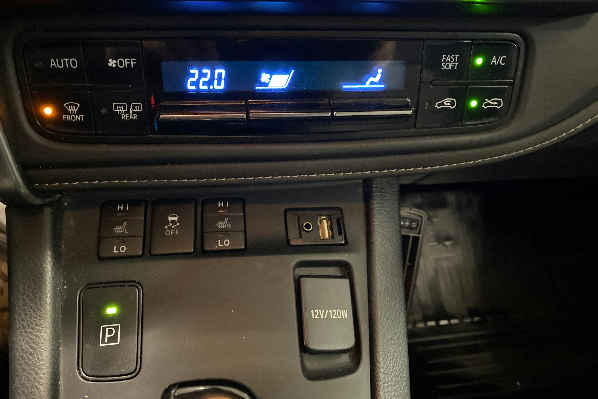 Harmaa Toyota Auris 2018 kuva 20.