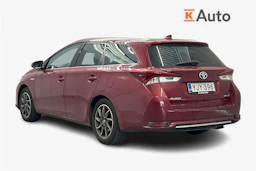 punainen Toyota Auris 2018 kuva 2.