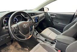 punainen Toyota Auris 2018 kuva 3.