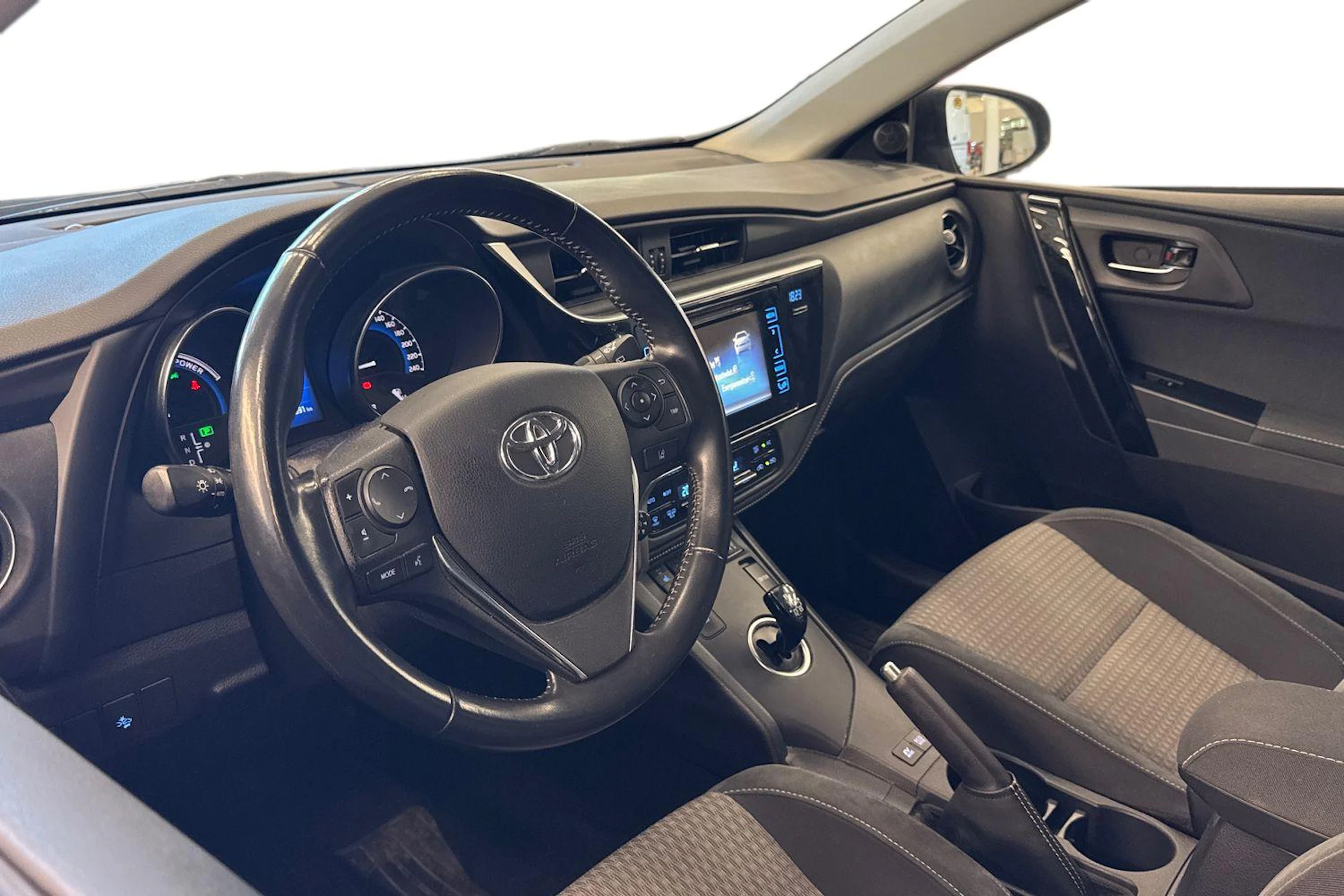 harmaa Toyota Auris 2018 kuva 3.