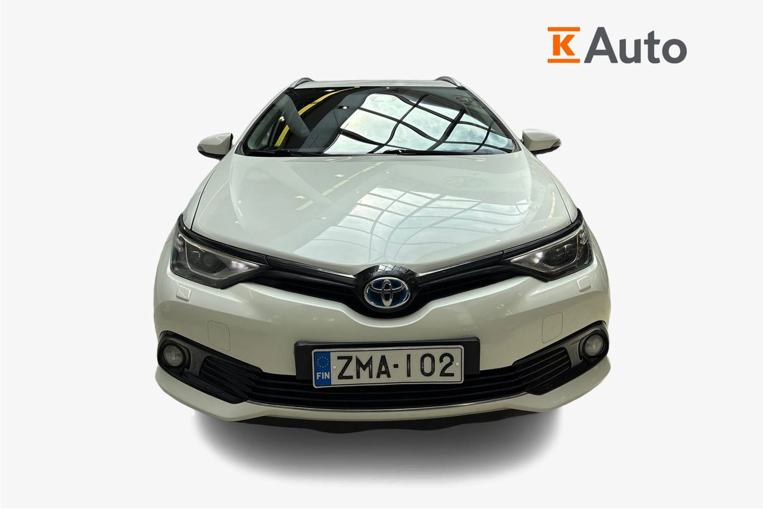 valkoinen Toyota Auris 2018 kuva 5.