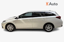 valkoinen Toyota Auris 2018 kuva 7.