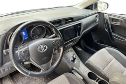 valkoinen Toyota Auris 2018 kuva 8.