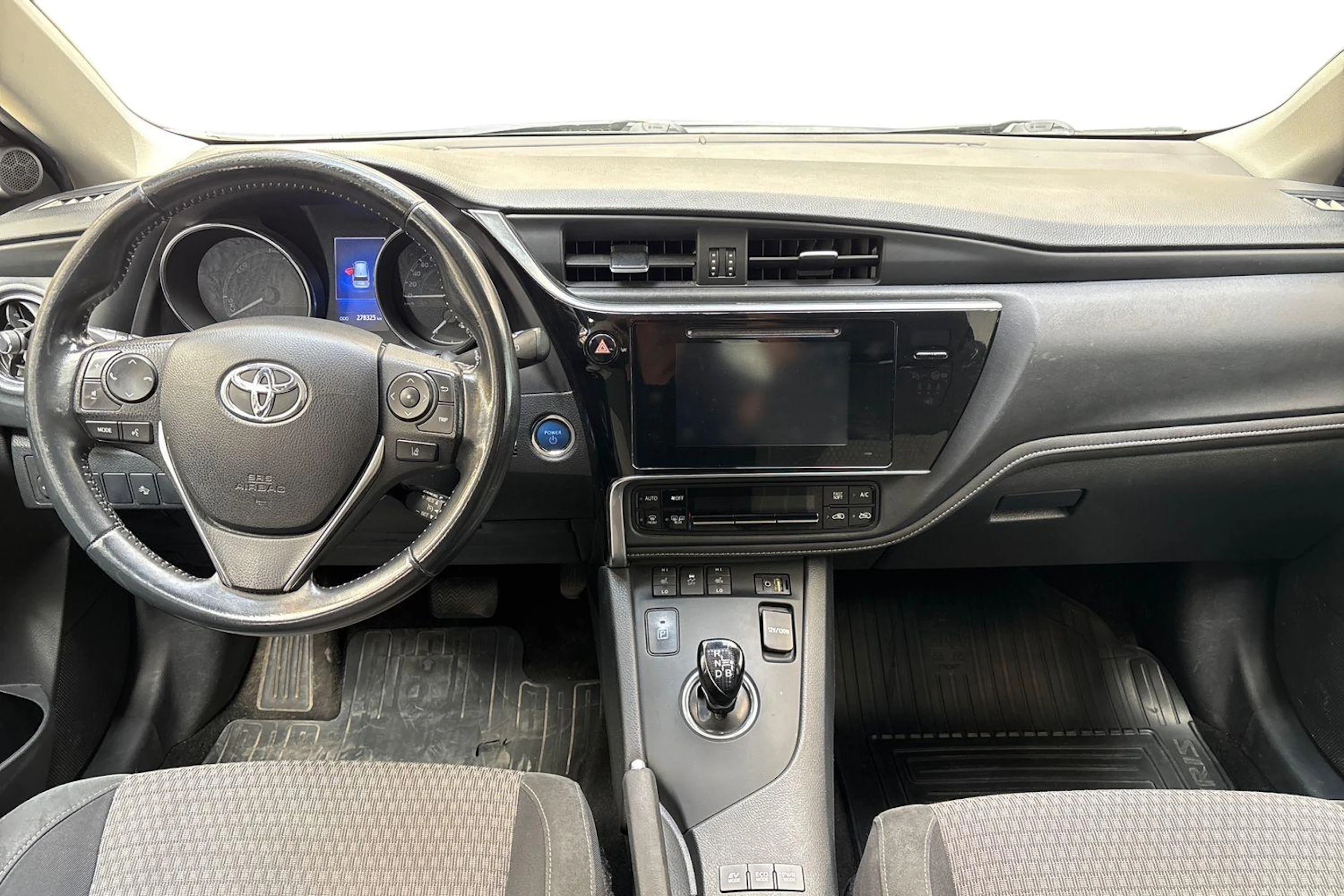 valkoinen Toyota Auris 2018 kuva 9.