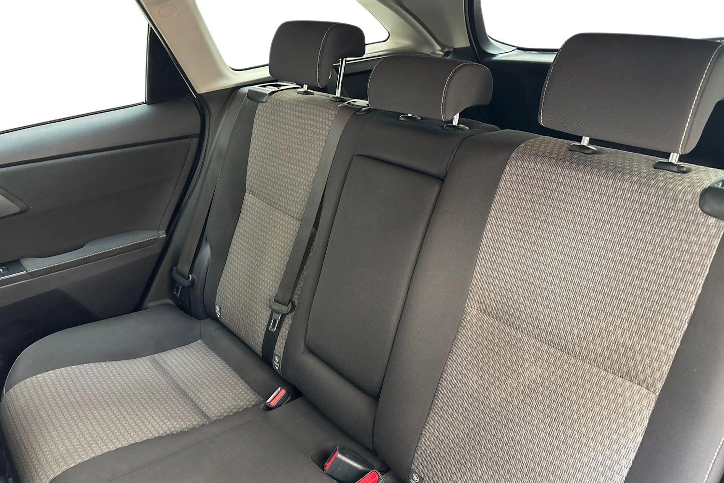 valkoinen Toyota Auris 2018 kuva 11.