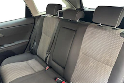 valkoinen Toyota Auris 2018 kuva 11.