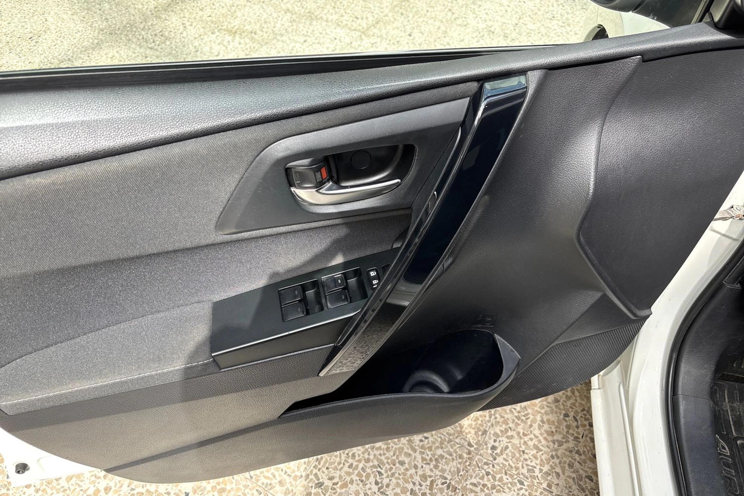 valkoinen Toyota Auris 2018 kuva 18.