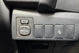 valkoinen Toyota Auris 2018 kuva 19.