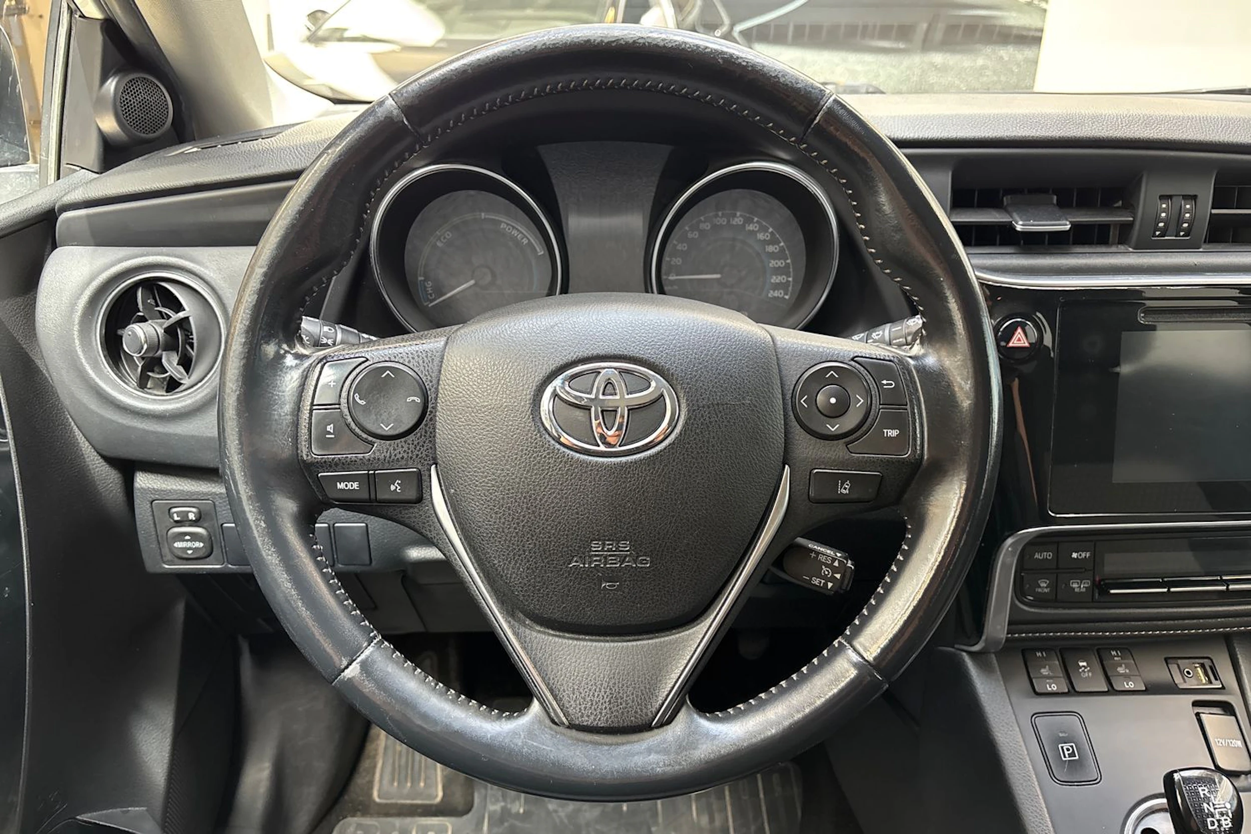 valkoinen Toyota Auris 2018 kuva 20.