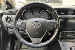 valkoinen Toyota Auris 2018 kuva 20.