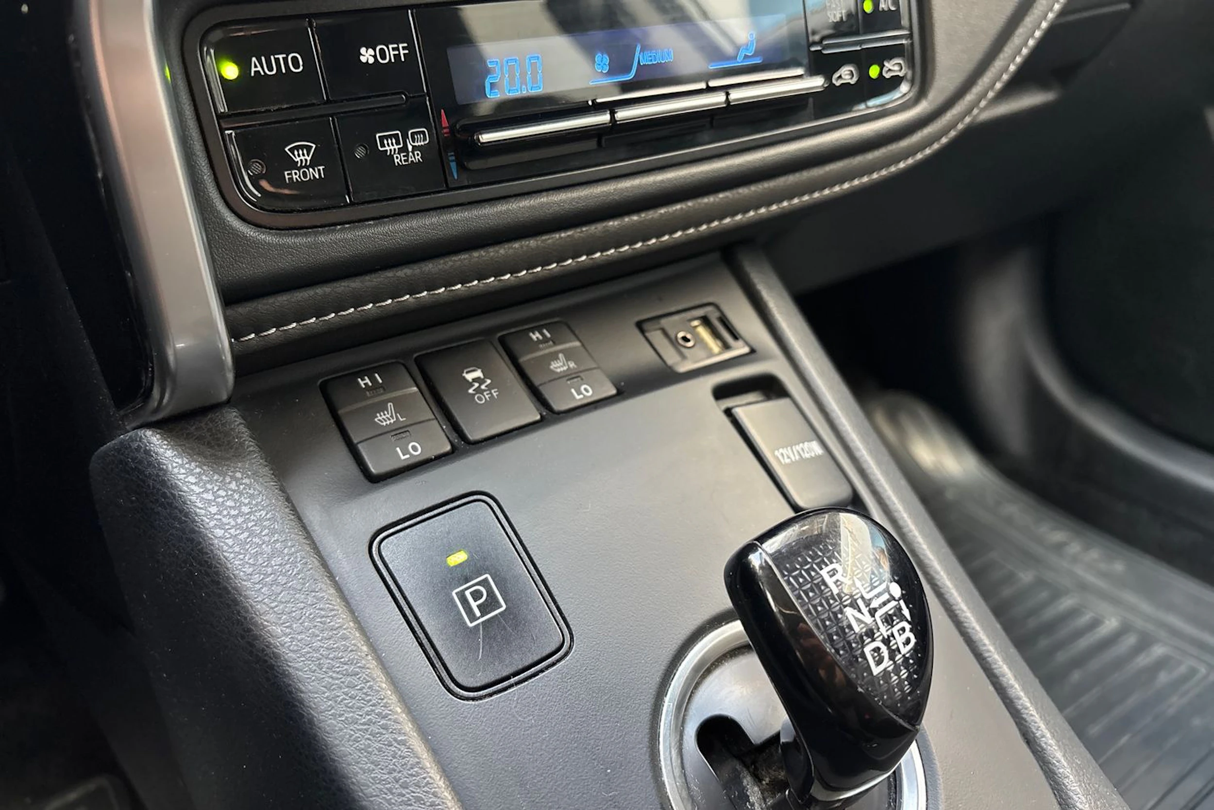 valkoinen Toyota Auris 2018 kuva 23.