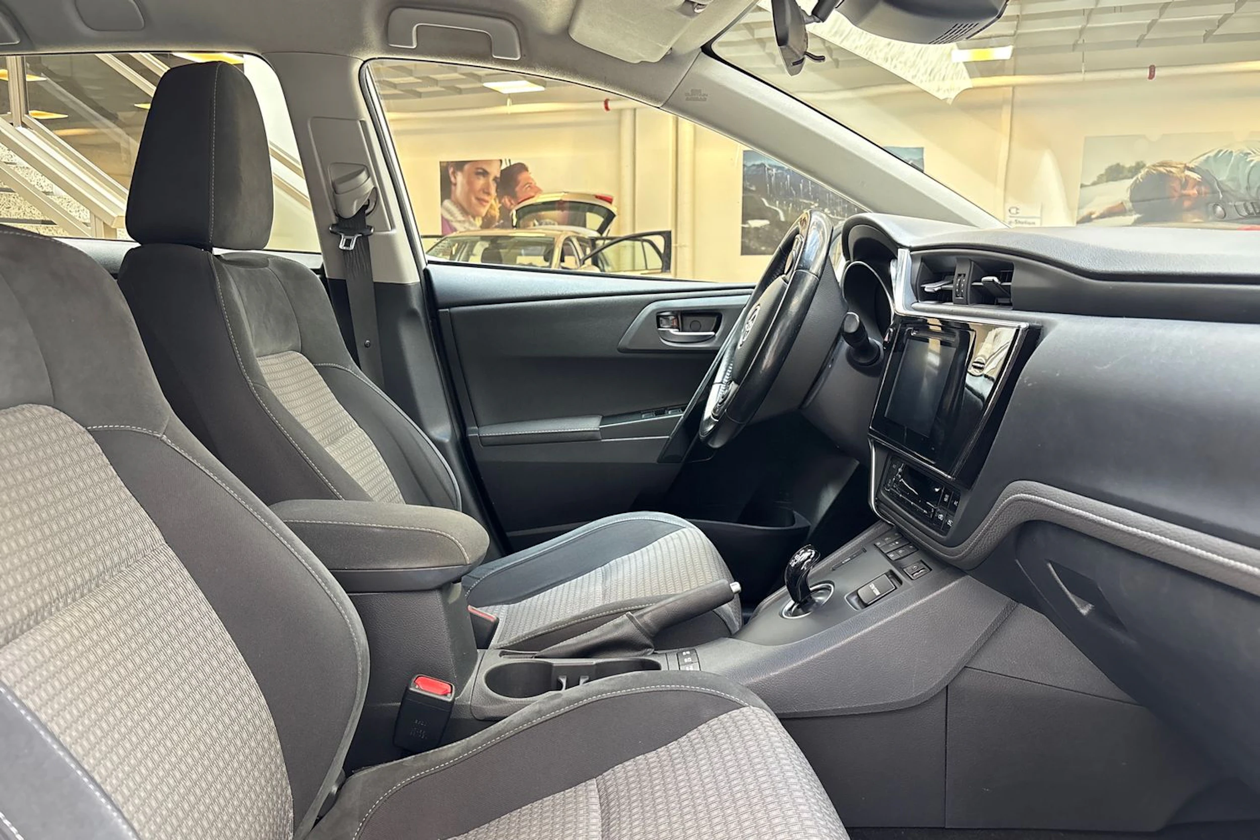 valkoinen Toyota Auris 2018 kuva 25.