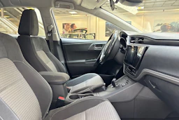 valkoinen Toyota Auris 2018 kuva 25.