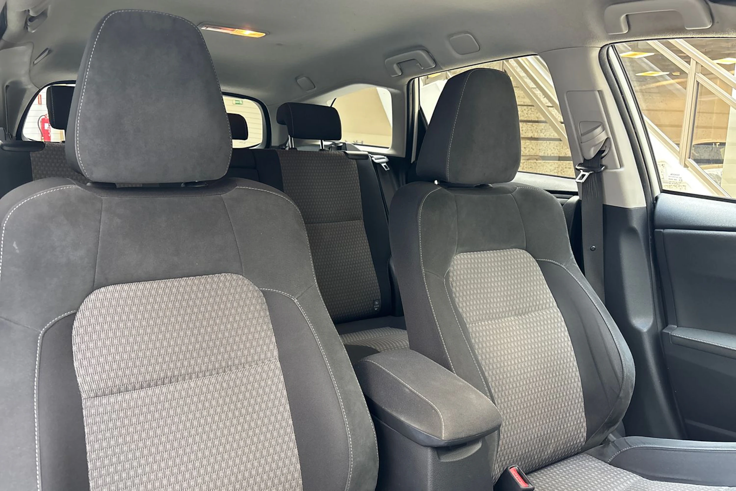valkoinen Toyota Auris 2018 kuva 26.