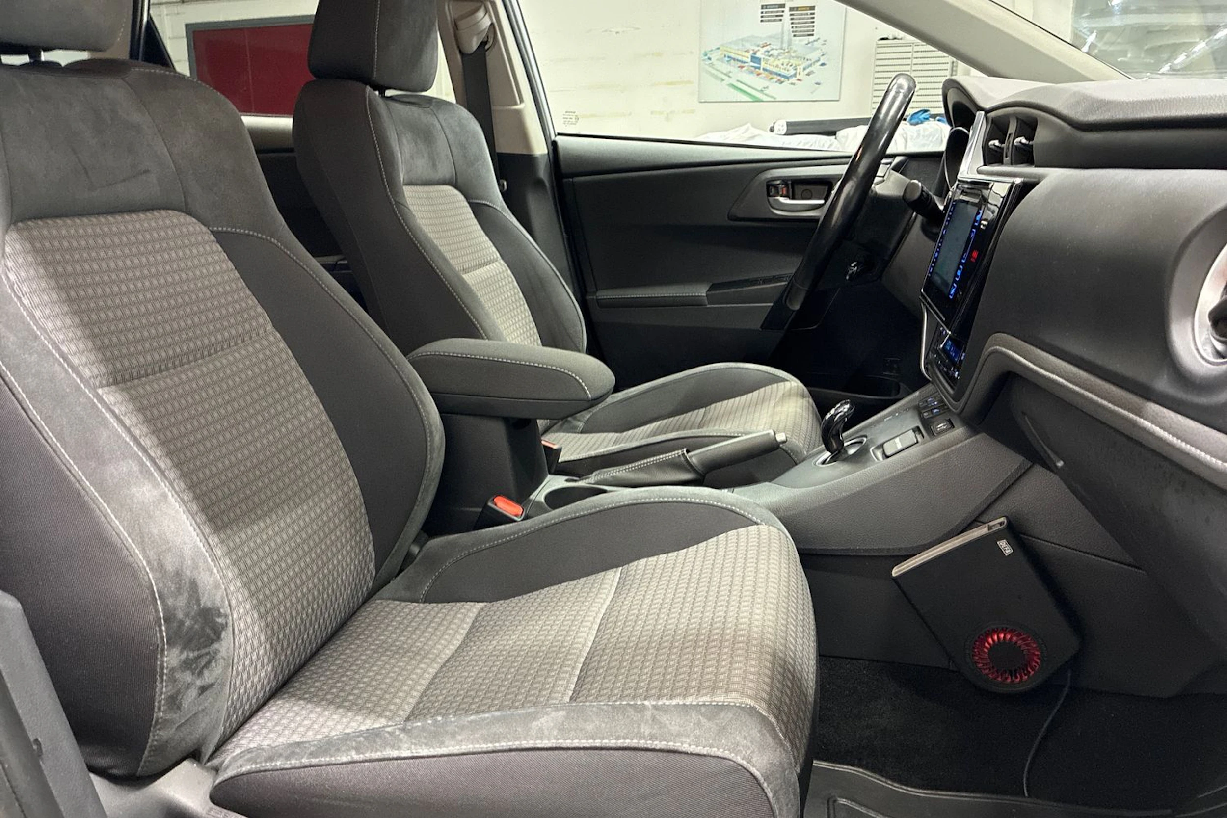hopea Toyota Auris 2018 kuva 29.