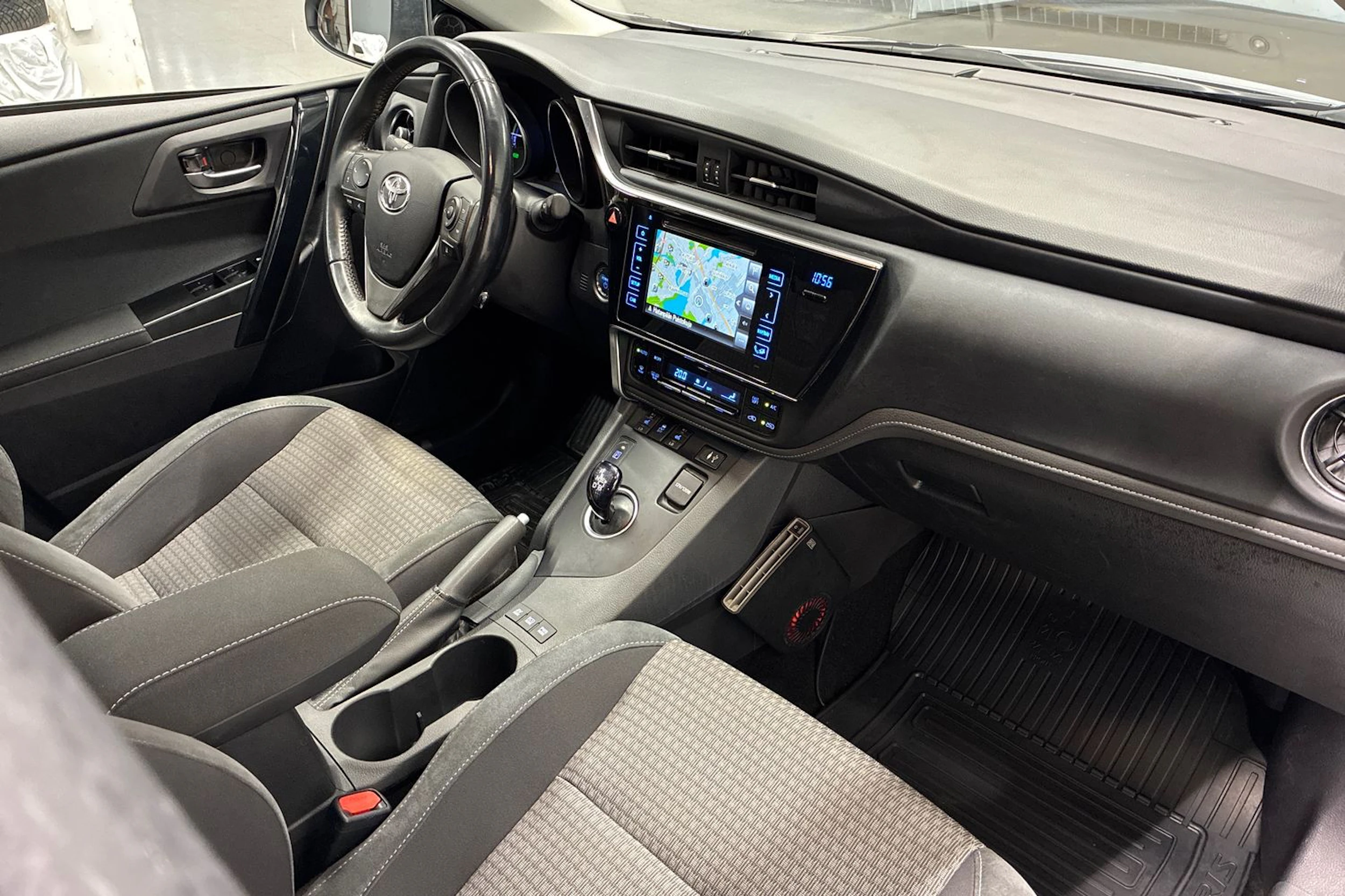 hopea Toyota Auris 2018 kuva 30.