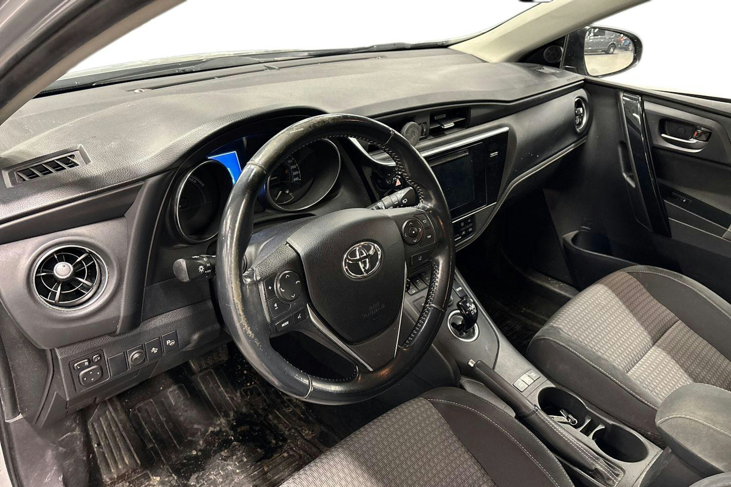 harmaa Toyota Auris 2019 kuva 3.
