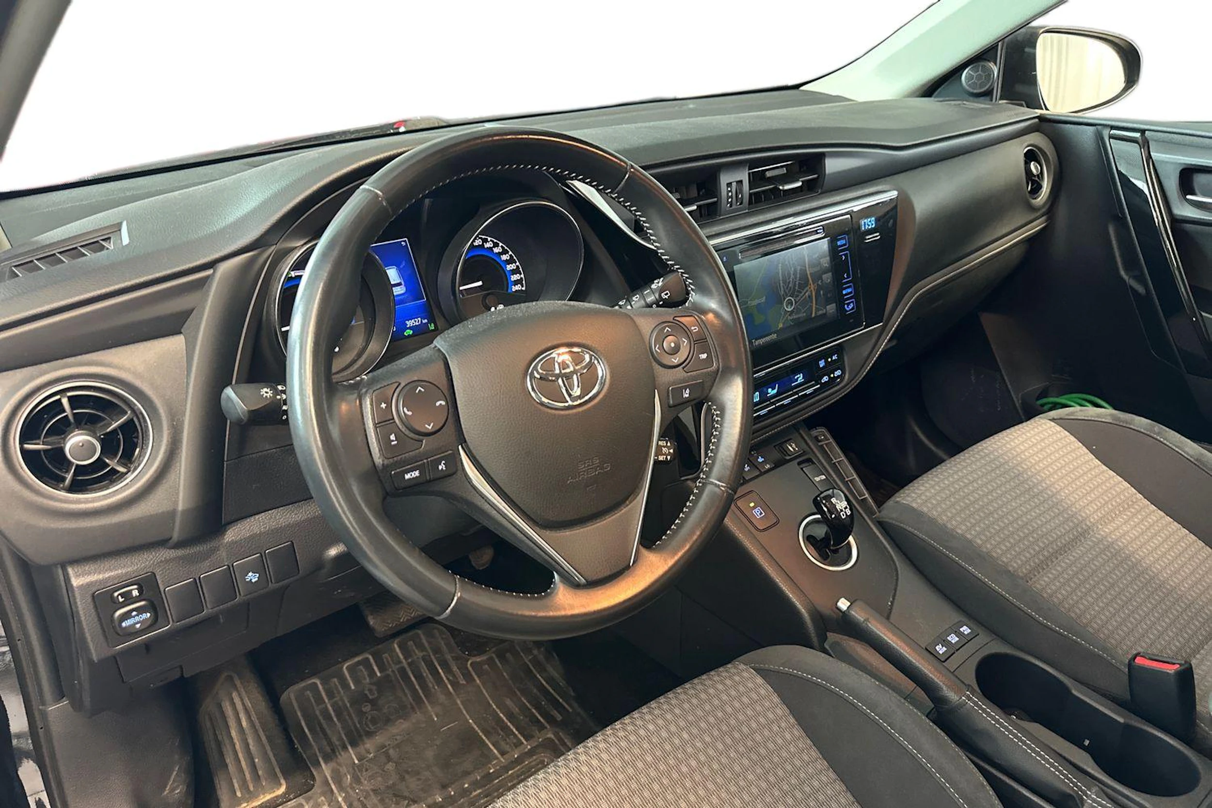 musta Toyota Auris 2019 kuva 3.