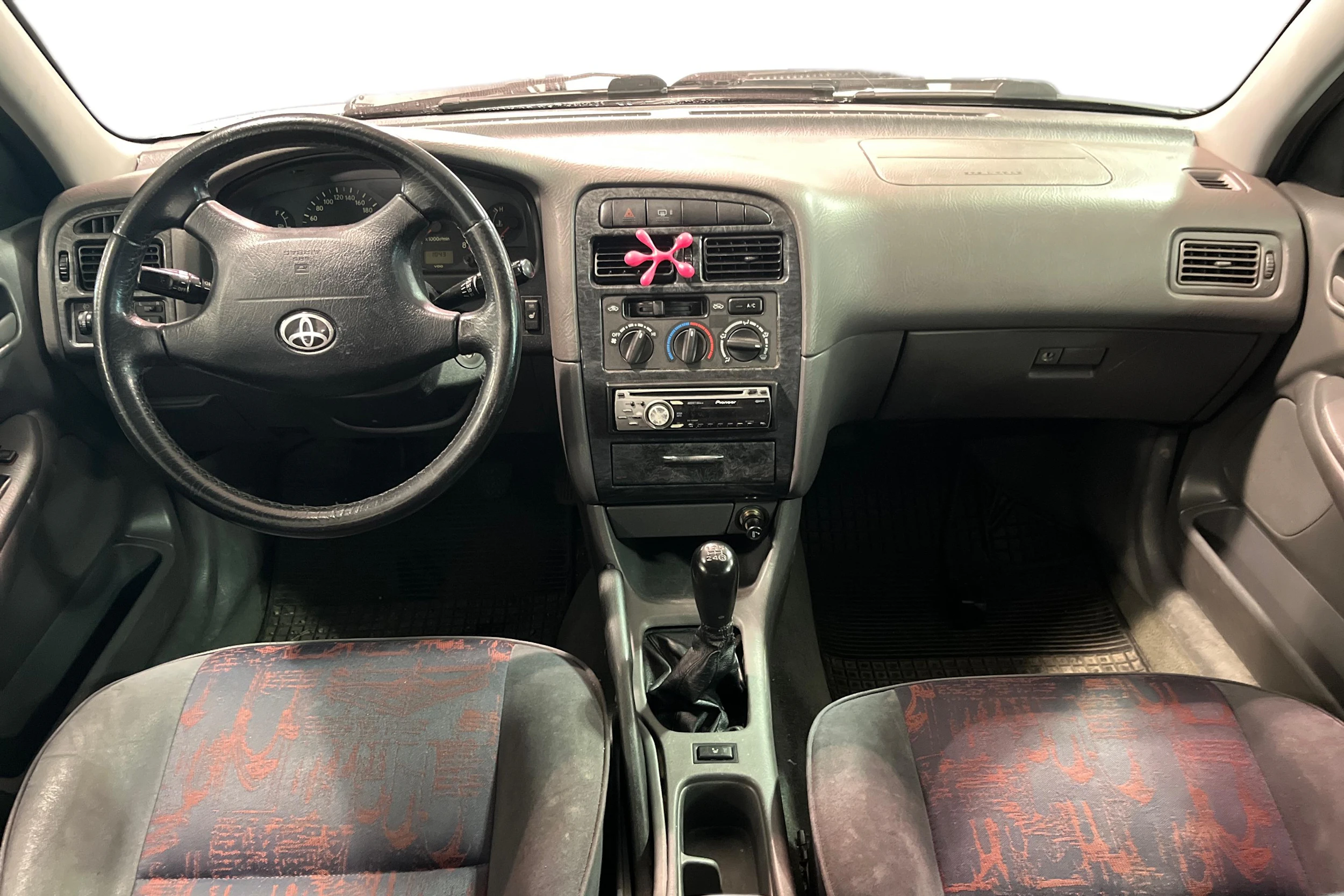 hopea Toyota Avensis 2000 kuva 7.