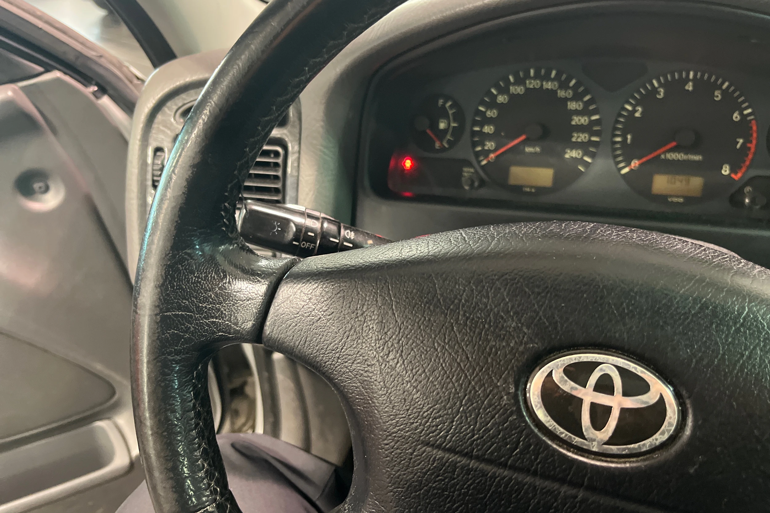 hopea Toyota Avensis 2000 kuva 13.