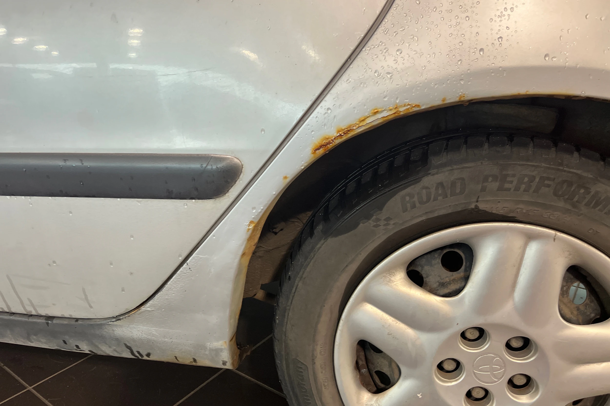 hopea Toyota Avensis 2000 kuva 17.