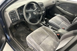 sininen Toyota Avensis 2000 kuva 6.