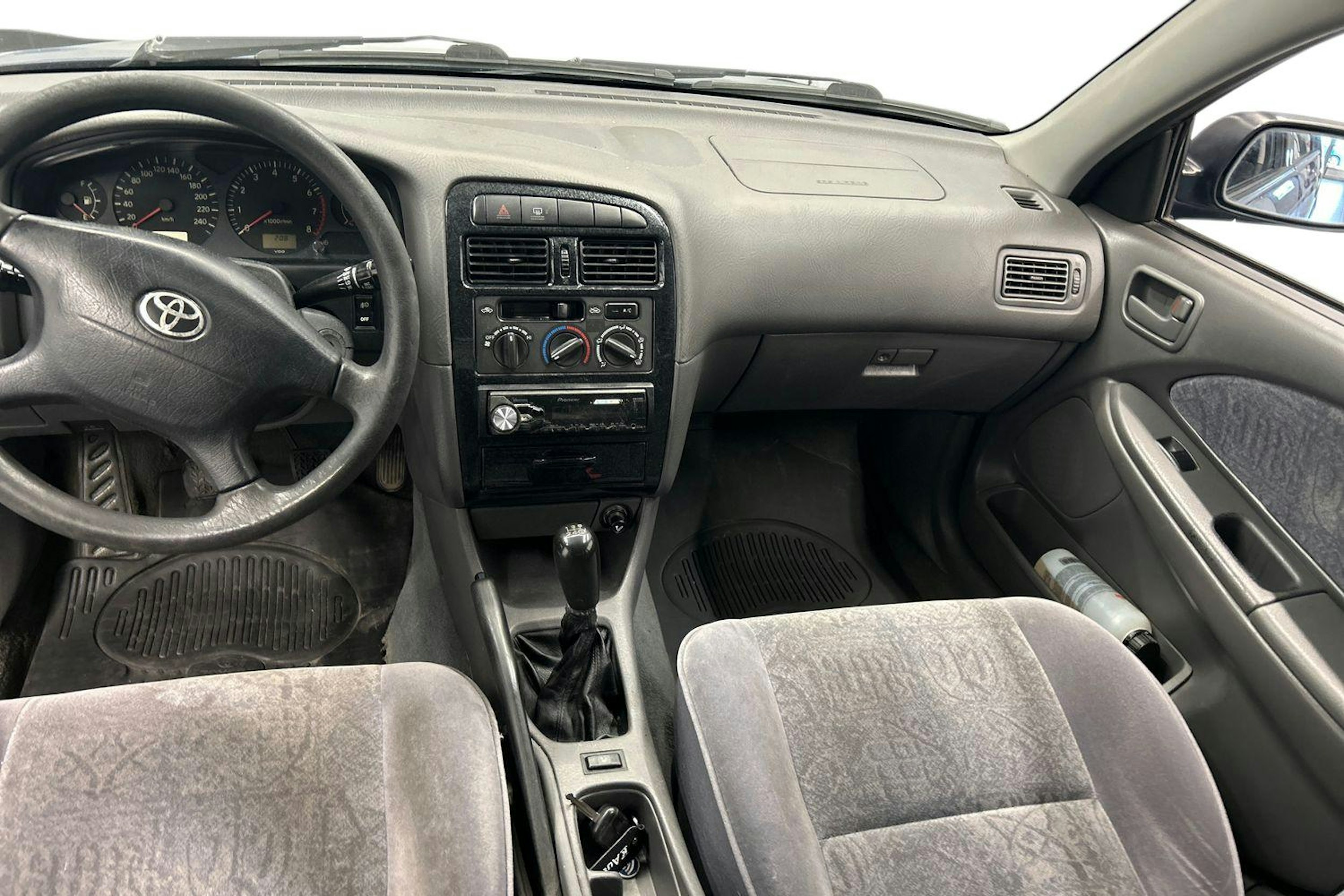 sininen Toyota Avensis 2000 kuva 7.