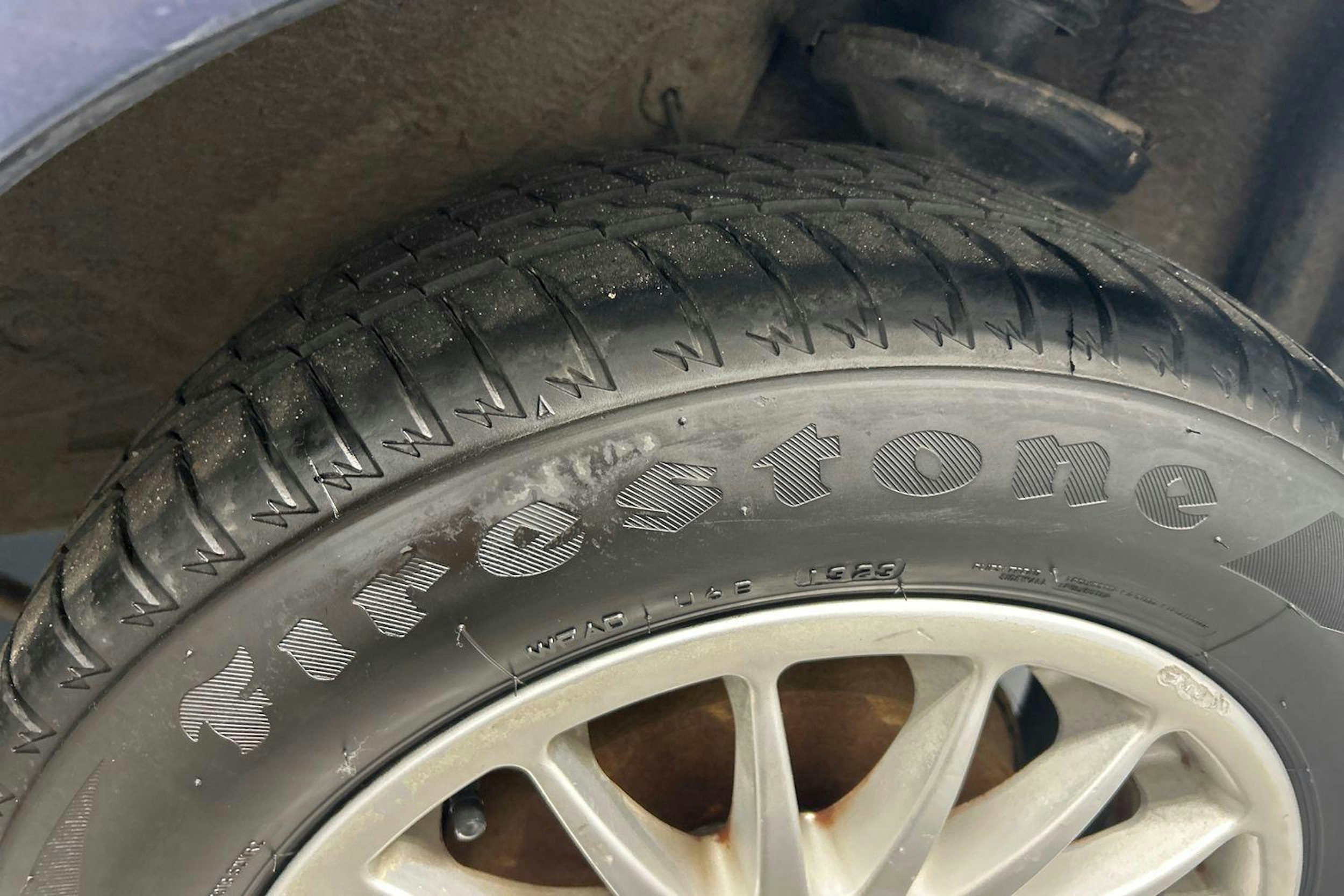 sininen Toyota Avensis 2000 kuva 9.
