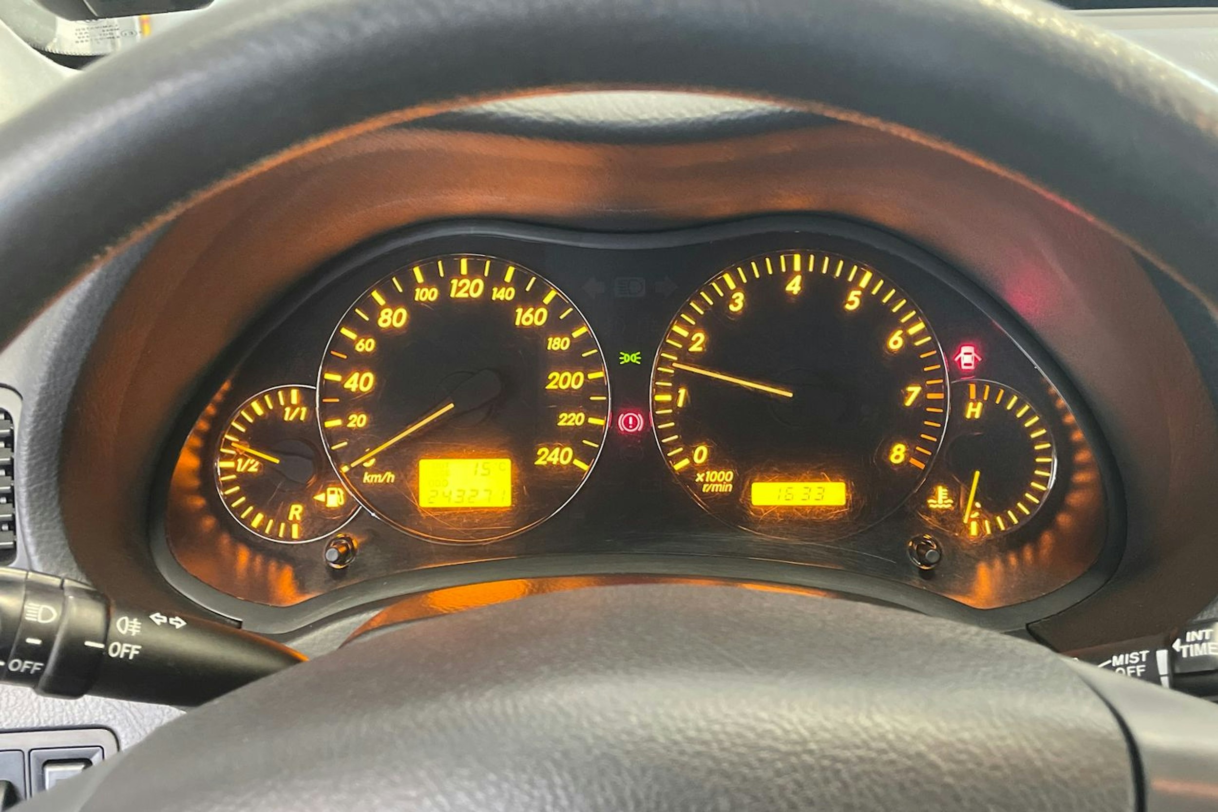 hopea Toyota Avensis 2003 kuva 16.
